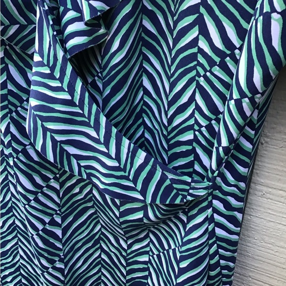 JMcLaughlin green and navy print wrap dress size small. - Picture 3 of 4